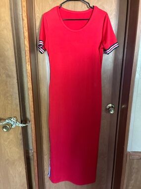 Classic Red Short-Sleeve Maxi Dress Size Large